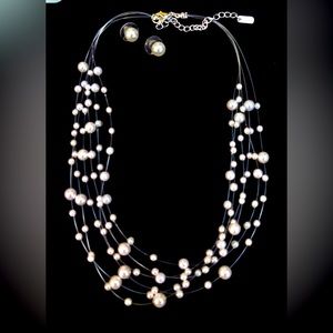 Set of necklace with earrings